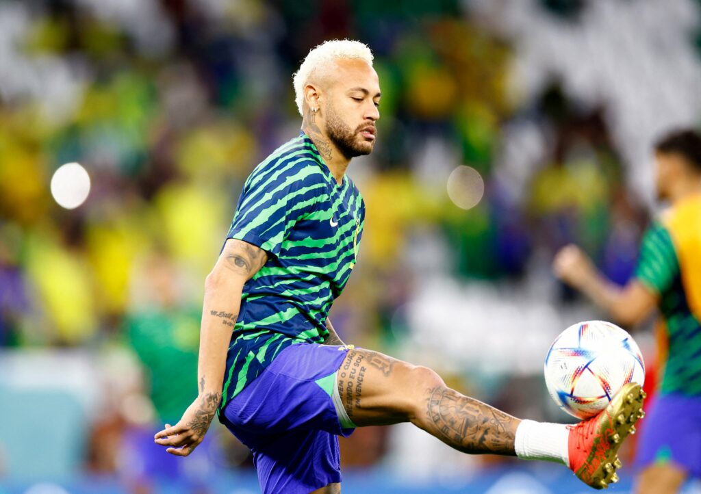 Neymar aquece para jogo do Brasil