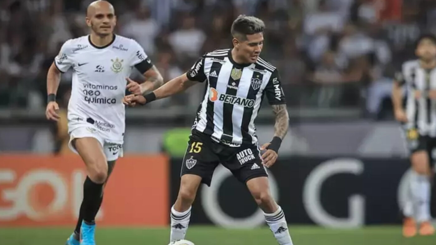 Corinthians x Atlético-MG Fábio Santos e Zaracho