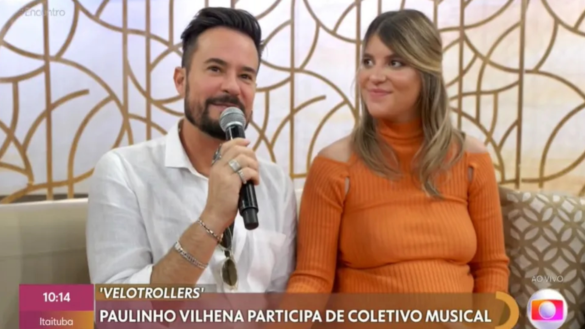 Paulinho Vilhena se declara para esposa grávida ao vivo