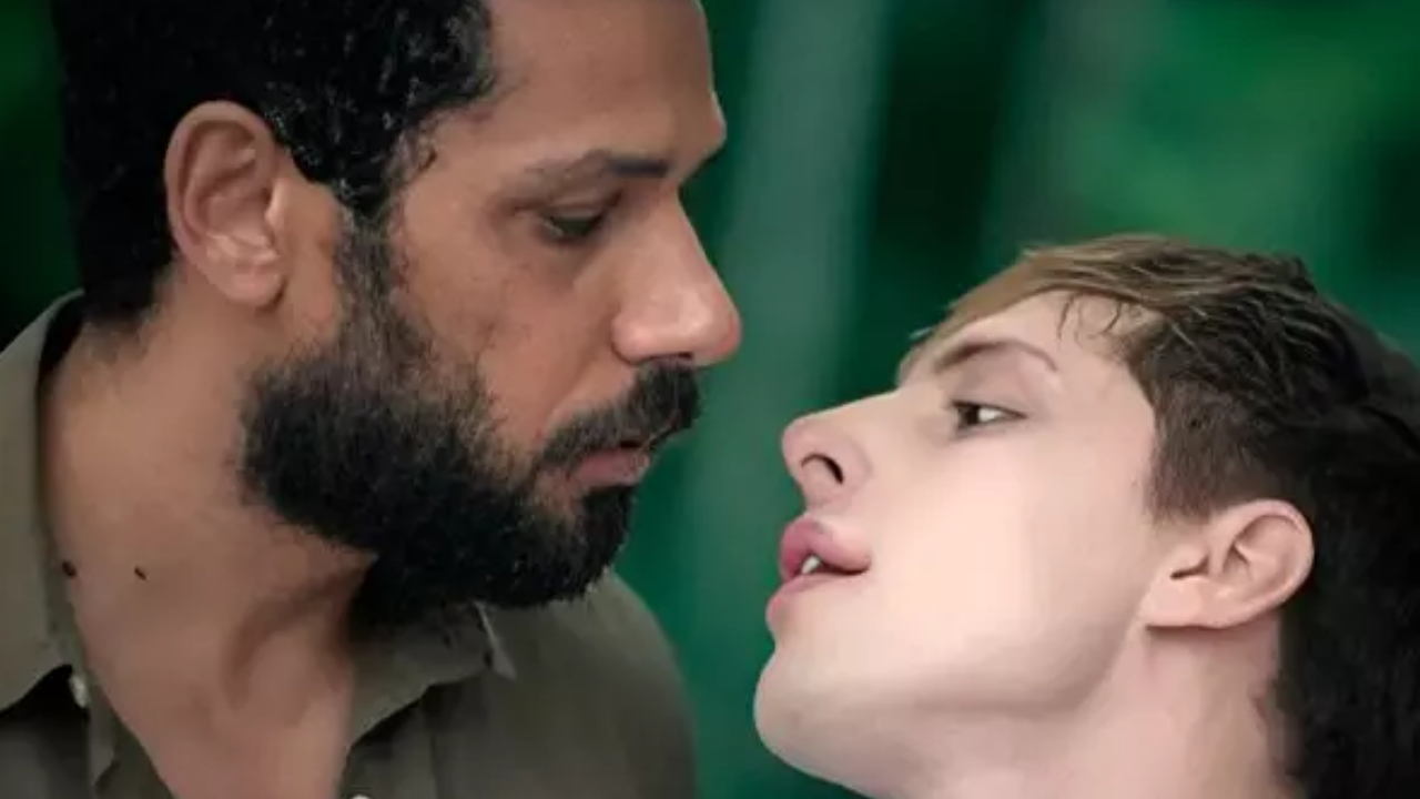 Entenda o motivo para Globo censurar beijo gay em ‘Terra e Paixão’ (Créditos: Reprodução/ Rede Globo)