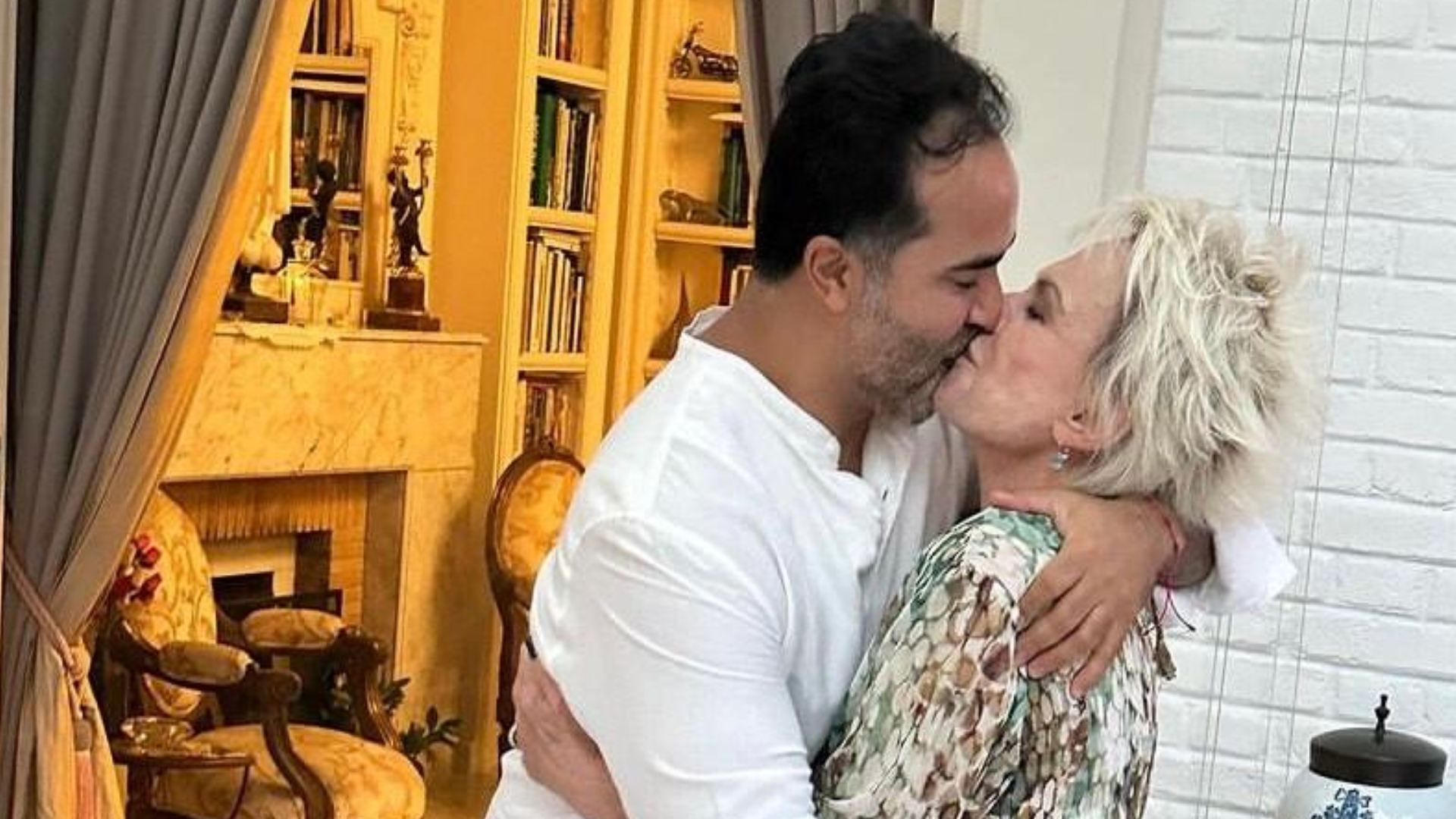 Ana Maria Braga beija namorado Fábio Arruda