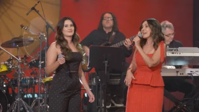 Fátima Bernardes canta com Bia Bonemer no Altas Horas